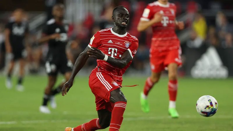 رئيس بايرن ميونخ يؤكد مفاوضات النصر وماني