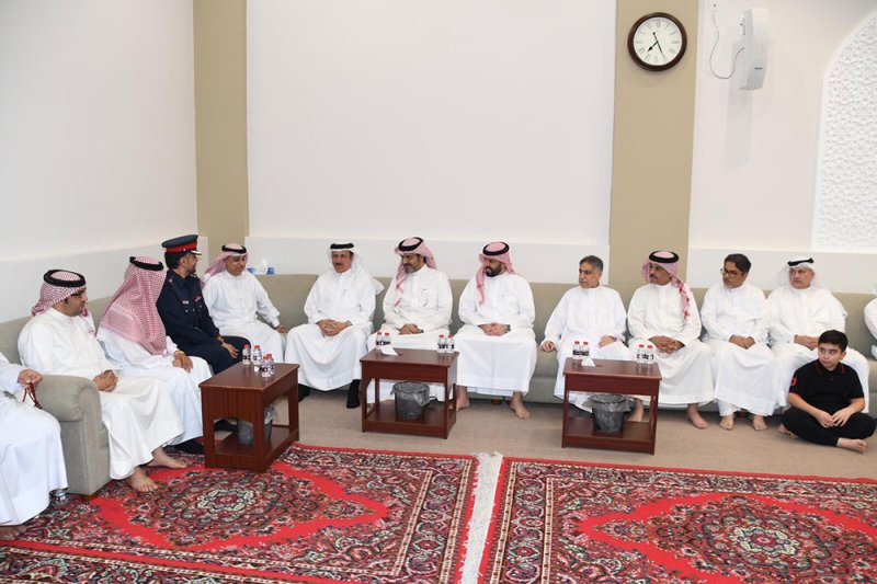 نائب محافظ المحرق يزور عدد من المآتم ويطلع على الخدمات المقدمة