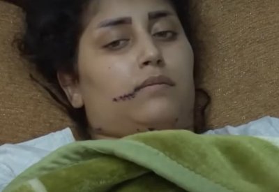 عراها من ملابسها وسط الشارع.. عراقي يطعن طليقته 31 مرة