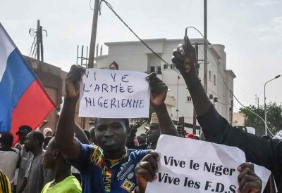 "تحيا روسيا وتسقط فرنسا".. تظاهرات حاشدة تؤيد انقلاب النيجر