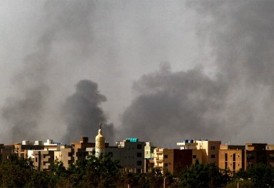 جثث مشتتة ودمار هائل.. الحرب تجرد الخرطوم من ثوب الحياة