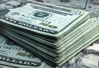 تراجع الدولار بعد تخفيض التصنيف الائتماني للولايات المتحدة