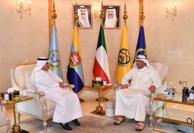 نائب رئيس مجلس الوزراء ووزير الدفاع بدولة الكويت يستقبل سفير مملكة البحرين في الكويت