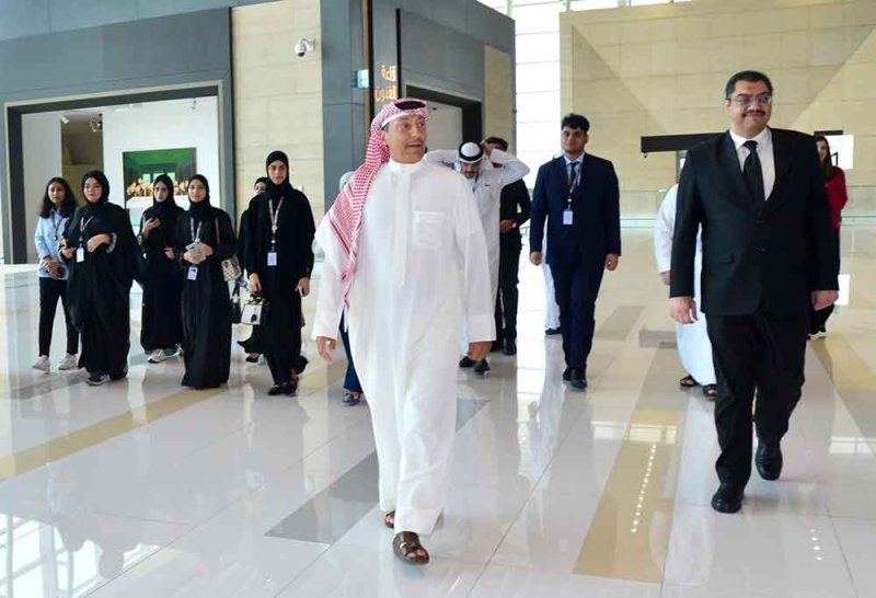 الرئيس التنفيذي لطيران الخليج يلتقي بالمشاركين في البرنامج التدريبي
