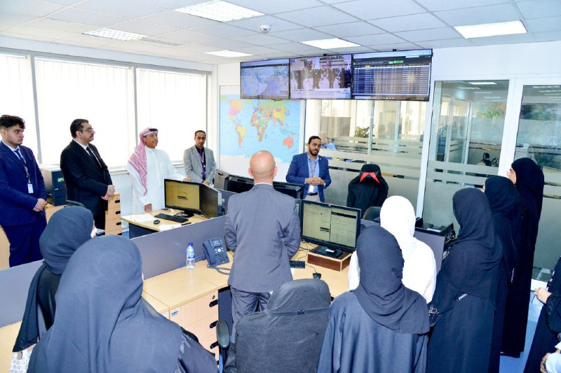 الرئيس التنفيذي لـ“طيران الخليج” يلتقي المتدربين