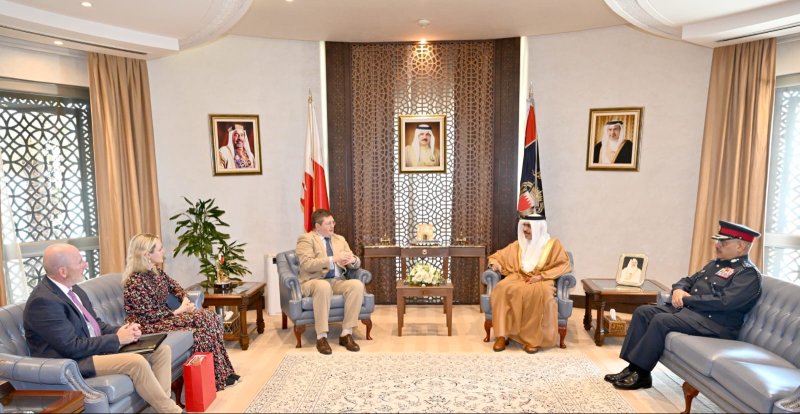 معالي وزير الداخلية يستقبل سفير المملكة المتحدة بمناسبة انتهاء فترة عمله ويشيد بإسهاماته المتميزة في تعزيز العلاقات بين البلدين