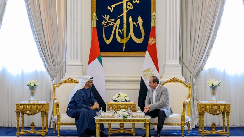 محمد بن زايد والسيسي يبحثان العلاقات الأخوية
