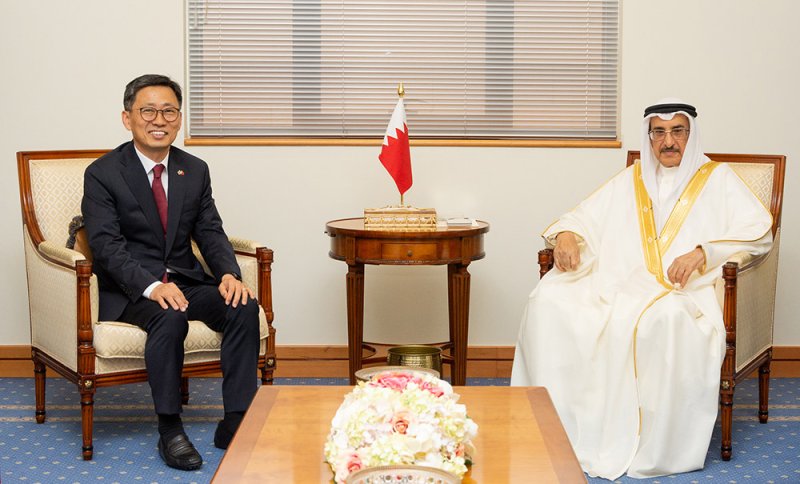 الشيخ خالد بن عبد الله ينوّه بمسارات التعاون بين البحرين وكوريا في مختلف المجالات