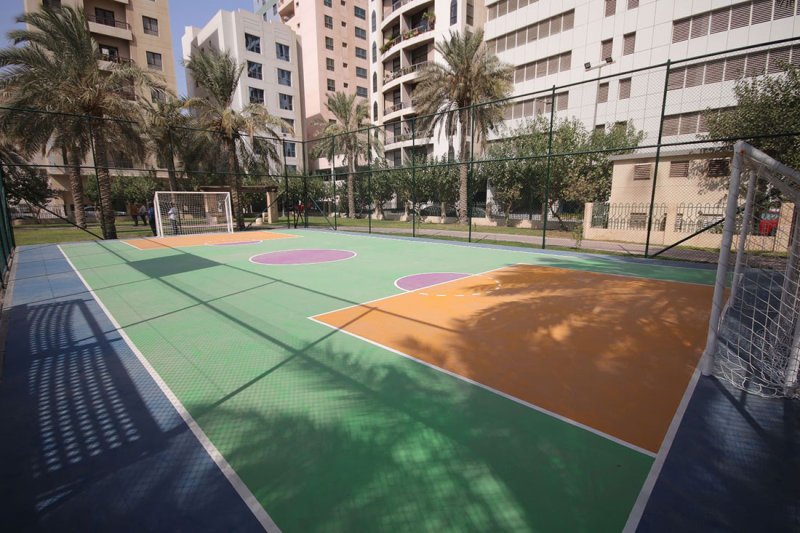 خالد بن حمد يوجه لاستمرار تطوير مشروع ملاعب الفريج