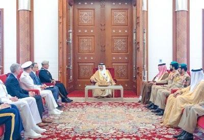 جلالة الملك المعظم القائد الأعلى للقوات المسلحة يستقبل قائد القيادة المركزية للقوات الأمريكية