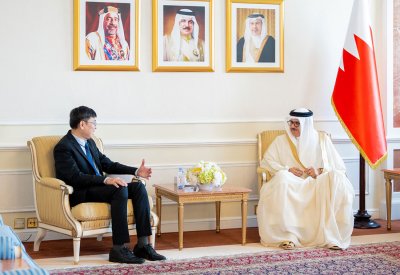 وزير الخارجية يستقبل سفير جمهورية سنغافورة لدى مملكة البحرين بمناسبة انتهاء فترة عمله