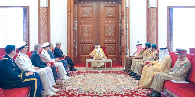 جلالة الملك المعظم القائد الأعلى للقوات المسلحة يستقبل قائد القيادة المركزية للقوات الأمريكية