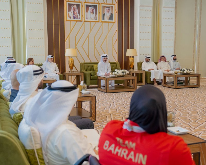 خالد بن حمد يستقبل أصحاب الإنجازات الرياضية بدورة الألعاب العربية ودورة الألعاب العالمية للأولمبياد الخاص