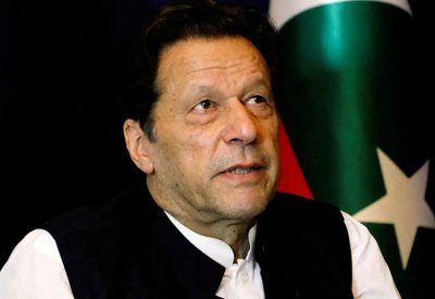محتجز بظروف مزرية.. منع عمران خان من العمل السياسي 5 سنوات