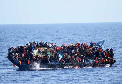 مقتل 41 شخصا في غرق سفينة مهاجرين قبالة جزيرة لامبيدوزا الإيطالية