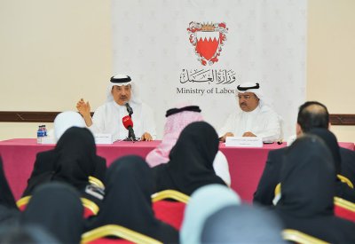 وزير العمل: منح أولوية لتمكين الشباب كقوة عمل مساهمة في نهضة البحرين