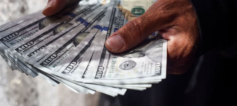 الدولار يتراجع مع تحسن إقبال المستثمرين على المخاطرة