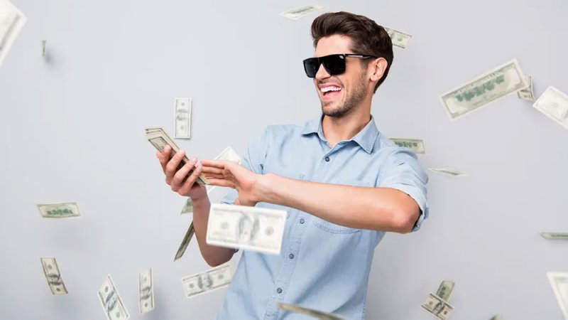 هبط عليه أكثر من مليار دولار.. محظوظ فاز باليانصيب ولم يظهر بعد