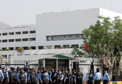 تمهيداً للانتخابات.. الرئيس الباكستاني يحل البرلمان والحكومة