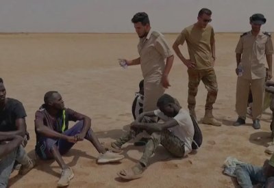بعد الاتفاق الثنائي.. إخلاء الشريط الحدودي بين تونس وليبيا من المهاجرين