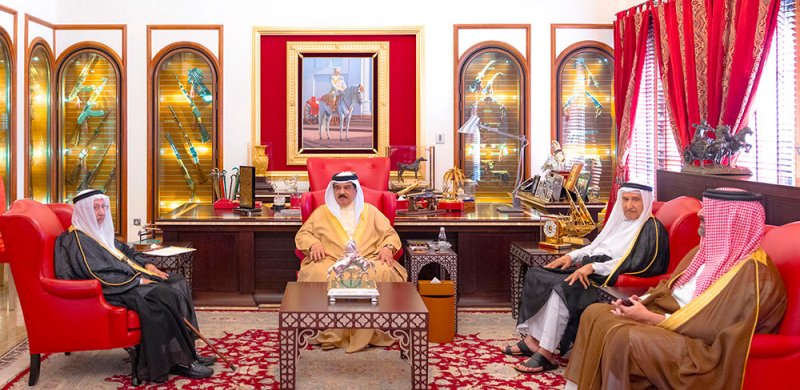 جلالة الملك المعظم يستقبل سمو الشيخ إبراهيم بن حمد بن عبد الله آل خليفة ومعالي الشيخ عبد الله بن حمد بن عبد الله آل خليفة