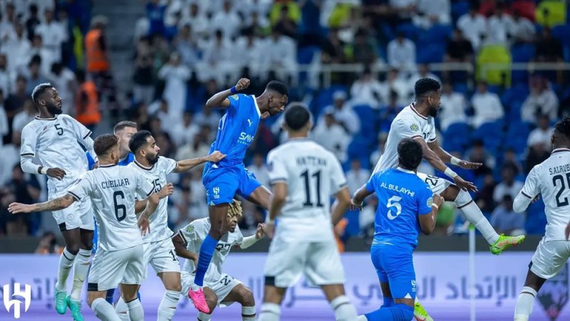 الهلال يهزم النقص والشباب ويتأهل لملاقاة النصر في النهائي