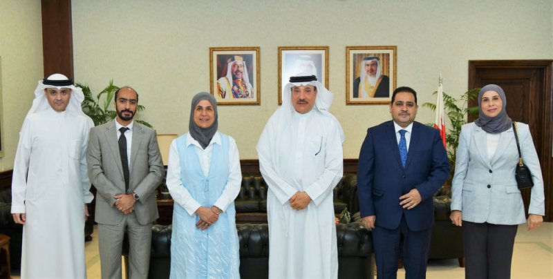 وزير العمل يشيد بالمبادرات النوعية لتأهيل الكوادر الوطنية مهنيا