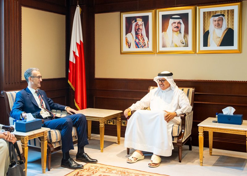 وزير الخارجية يستقبل سفير الولايات المتحدة الأمريكية لدى مملكة البحرين