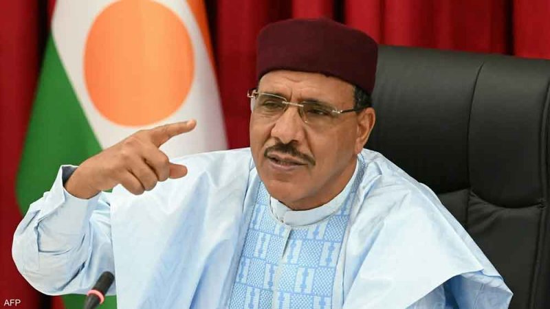 طبيب رئيس النيجر المعزول يزوره في مقر احتجازه