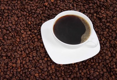 لهذا السبب.. لا تشرب القهوة نهائيا بعد استيقاظك مباشرة