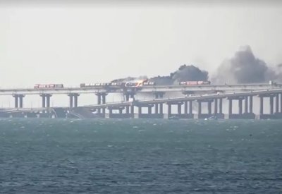 أوكرانيا تعلن تقدمها بالجنوب.. وروسيا تتوعد بالرد على مهاجمة جسر القرم