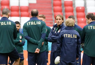 مانشيني يستقيل من تدريب منتخب إيطاليا