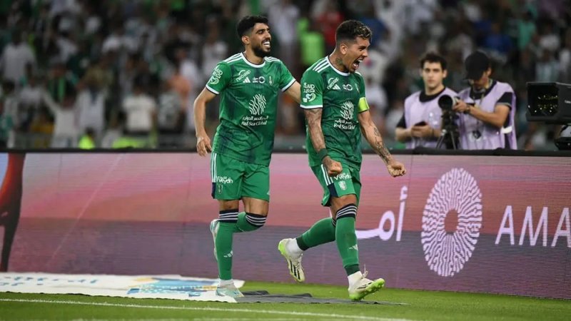 صحف العالم تتغنى بفيرمينو: وجه تحذيراً لرونالدو وبنزيمة