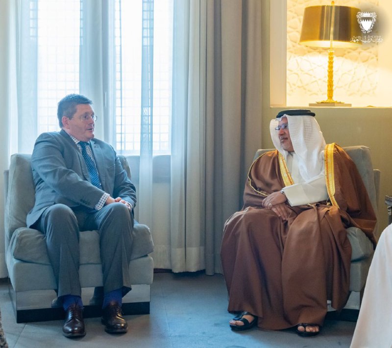 سمو ولي العهد رئيس مجلس الوزراء يؤكد الحرص على مواصلة تعزيز أوجه التعاون والشراكة الاستراتيجية بين مملكة البحرين والمملكة المتحدة
