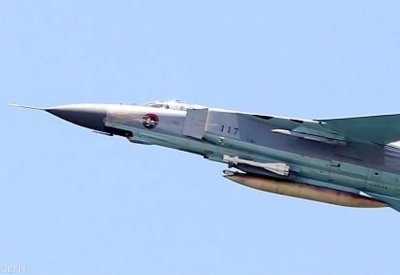قفزا بأمان قبل تحطم طائرة "ميغ-23" خلال عرض جوي