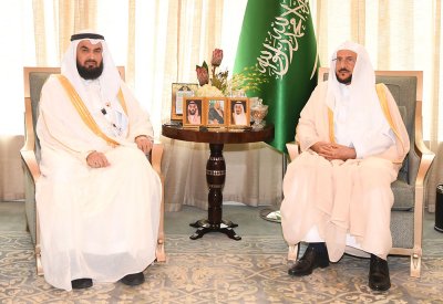 رئيس مجلس الأوقاف السنية يلتقي وزير الشؤون الإسلامية والدعوة والإرشاد بالسعودية