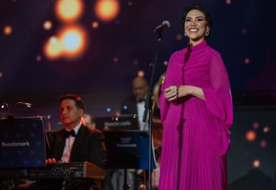 المطربة مي فاروق في القصيم