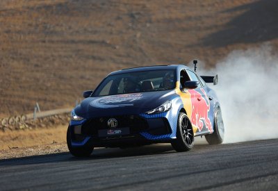تشارك MG GT المتمردّة في سباق ريد بُل كار بارك درِفت