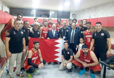 سفير البحرين في لدى دمشق يشهد مباراة منتخب السلة