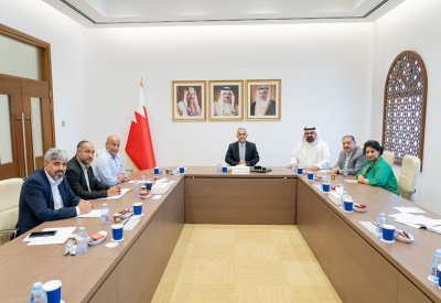 مجموعة من النواب يجتمعون بممثلي العمال لمتابعة القضايا العمالية