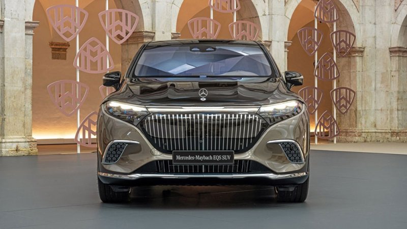 EQS 680 SUV الكهربائية بالكامل من مايباخ