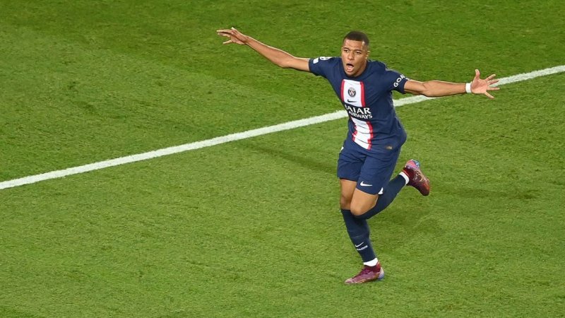 "ذعر" في ريال مدريد.. مبابي "سيغدر" بالرئيس بيريز