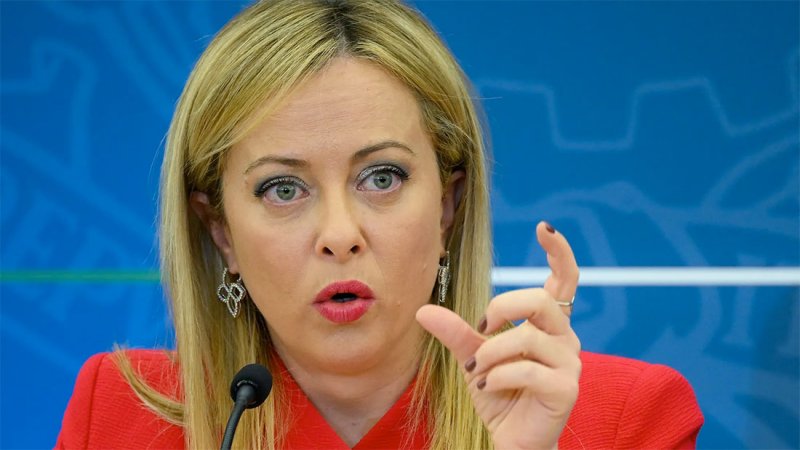 رئيسة وزراء إيطاليا في موقف محرج بألبانيا.. ما الذي حدث؟