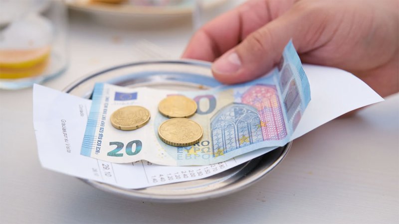 إيطاليا تدفع فاتورة مطعم تخلف سياح إيطاليون عن تسديدها