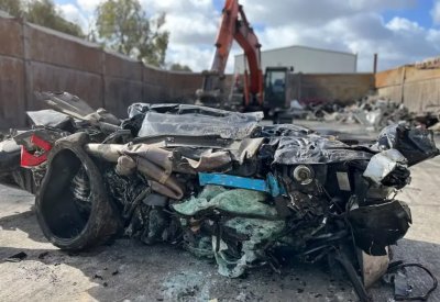 بالفيديو والصور: عقاب رادع لسائق متهور قاد سيارته بسرعة 253 كم/س