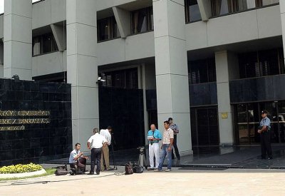 تركيا توقف تحويل الودائع بالعملة الأجنبية إلى ودائع محمية
