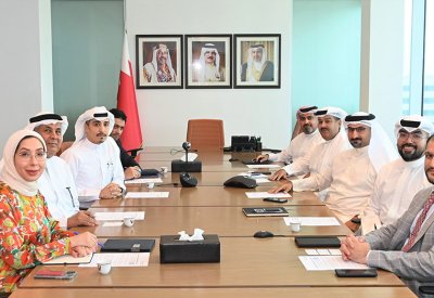 وزير الصناعة والتجارة يجتمع مع لجنة النقل والخدمات اللوجستية بغرفة صناعة وتجارة البحرين