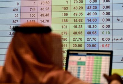 معظم أسواق الخليج تغلق مرتفعة وسط ترقب لندوة جاكسون هول