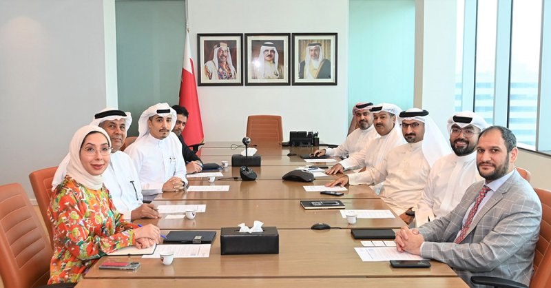 وزير الصناعة والتجارة يجتمع مع لجنة النقل والخدمات اللوجستية بغرفة صناعة وتجارة البحرين