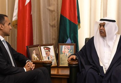 وزير شؤون الدفاع يستقبل الممثل الخاص للاتحاد الأوروبي لمنطقة الخليج